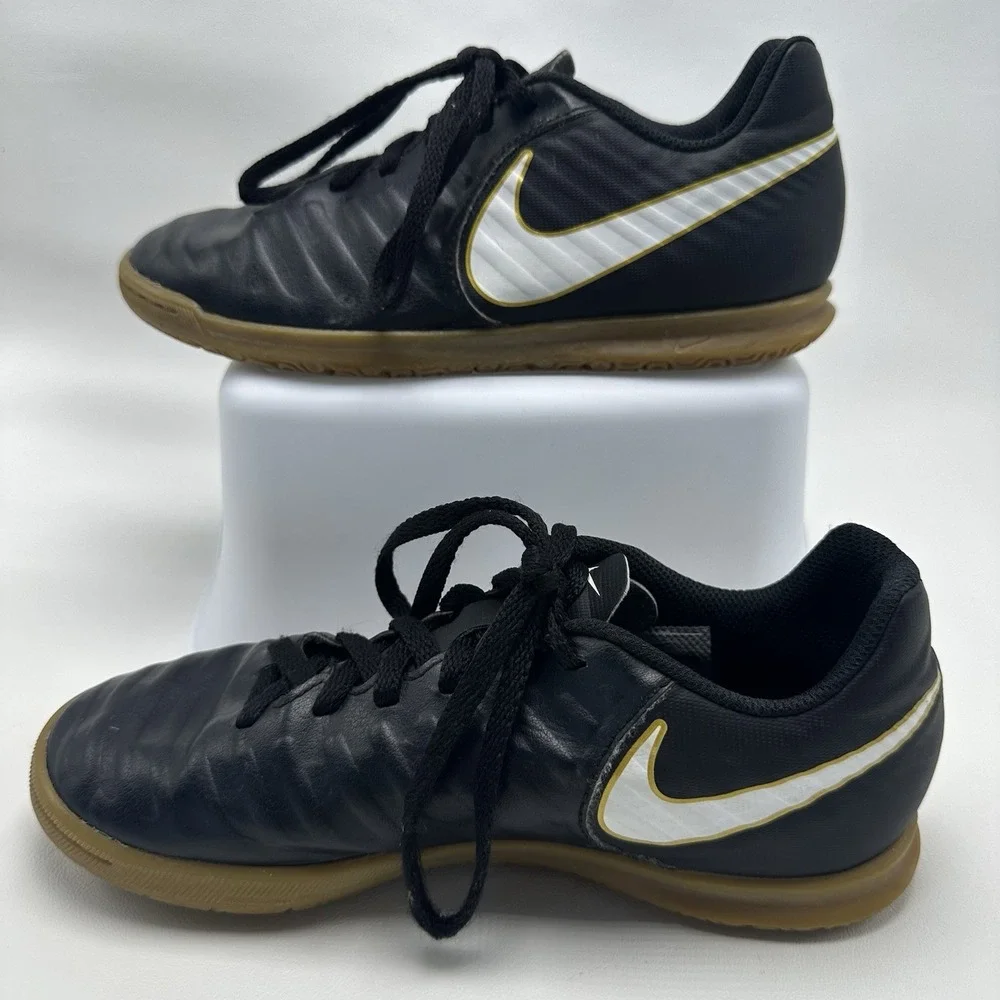 Nike Tiempo X Indoor Soccer Shoes Black/Gold‎ Boys Size 4.5Y 897735-002